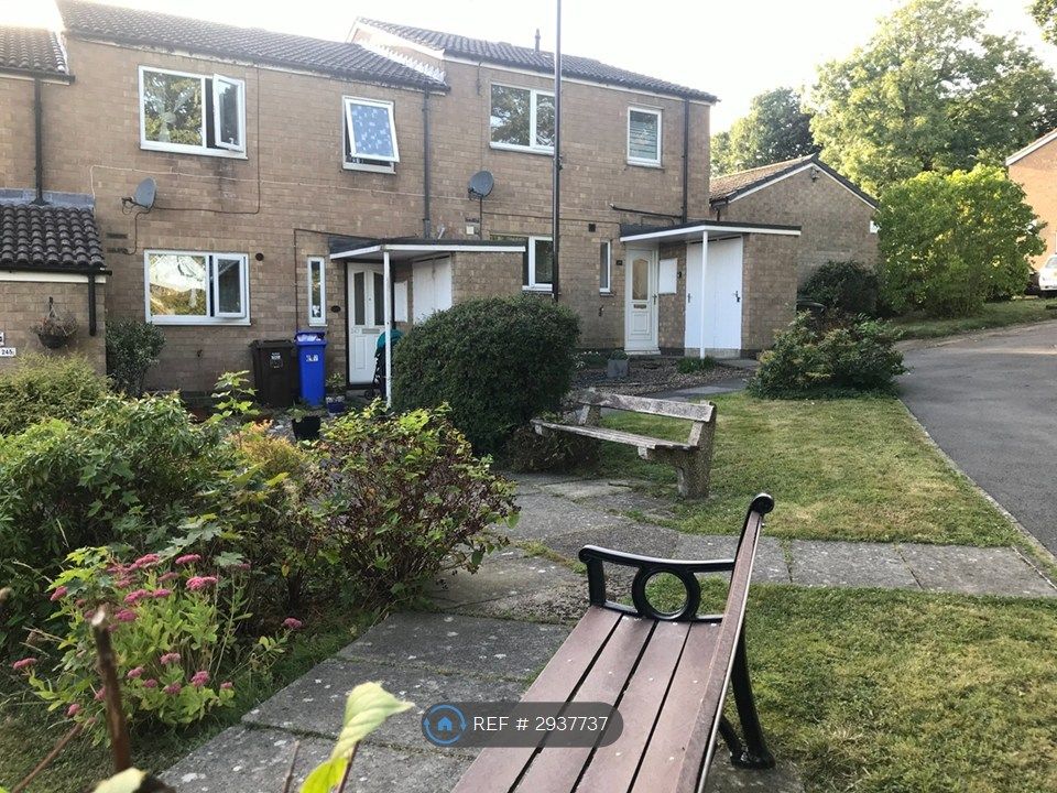 Property photo 3 of 35 Front With Communal Garden