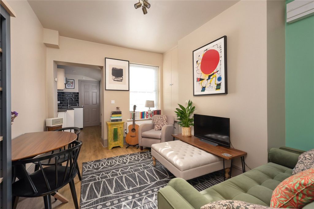 Property photo 3 of 16 Picture No. 11