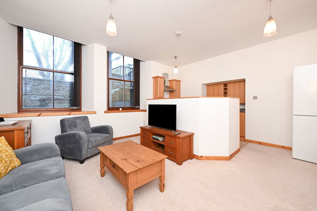 Property photo 3 of 25
