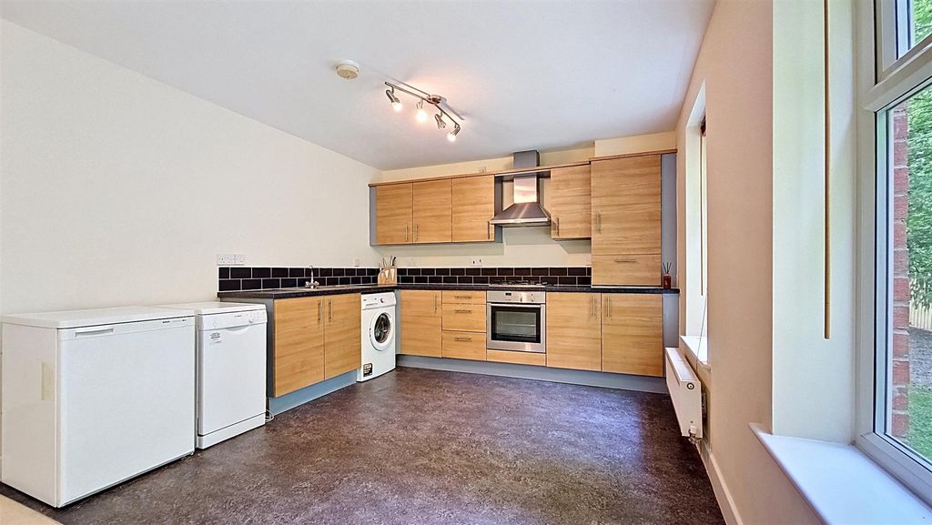 Property photo 2 of 10 Kitchen