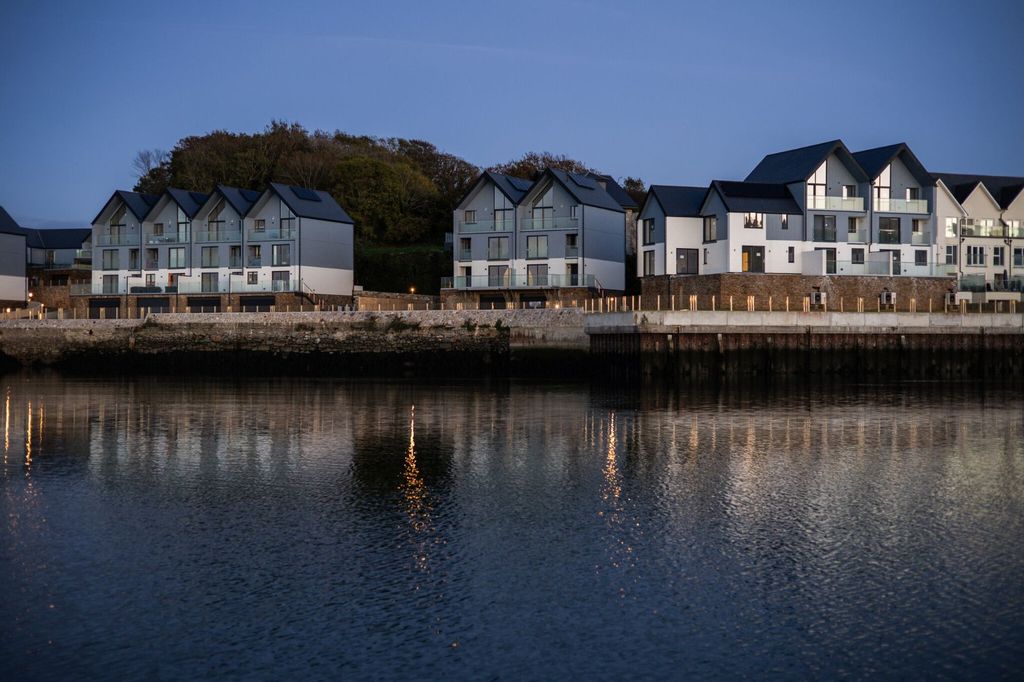 Property photo 1 of 13 Waterside Aspect