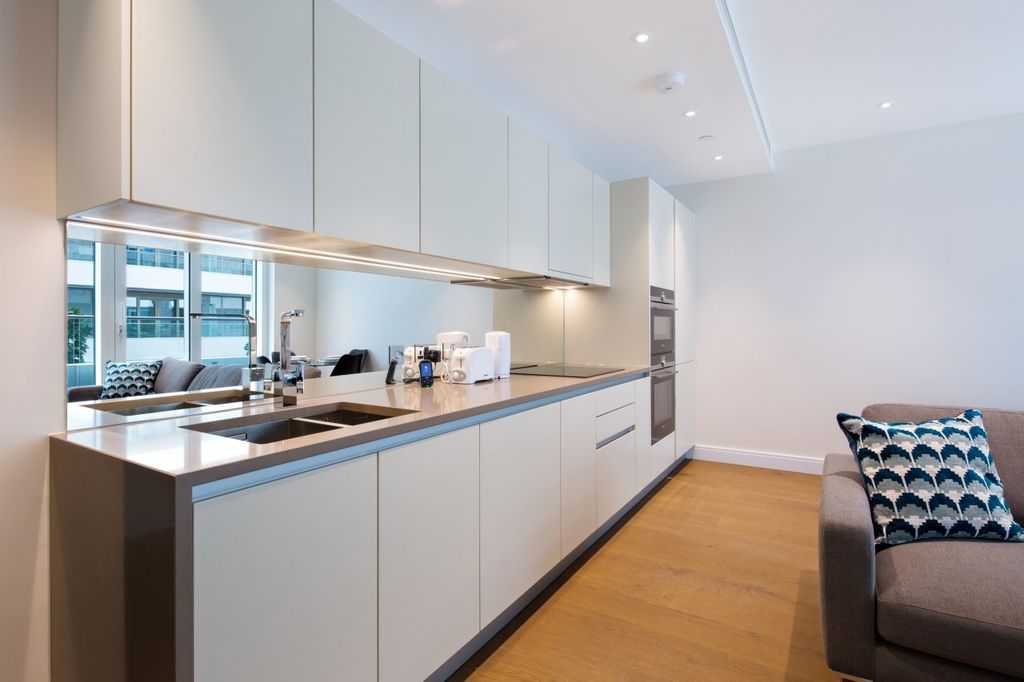 Property photo 3 of 7 Kitchen