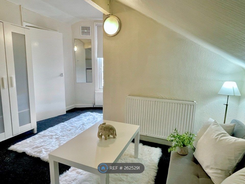 Property photo 2 of 8 Room 4 Lounge Area