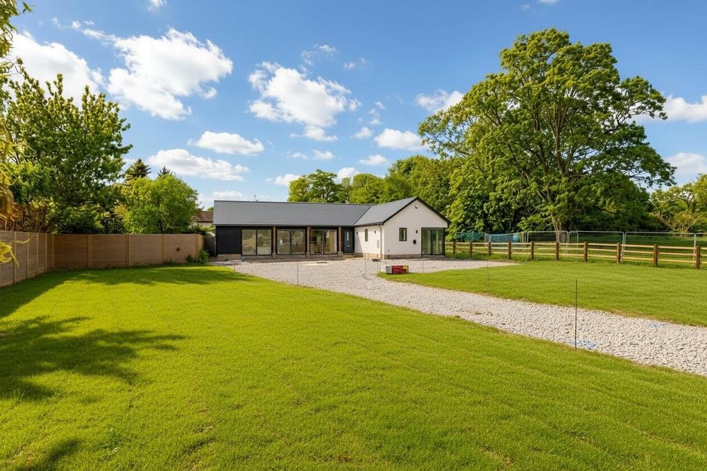 Property photo 1 of 10 Picture No. 13