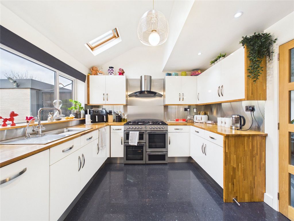 Property photo 3 of 29 Picture No. 28