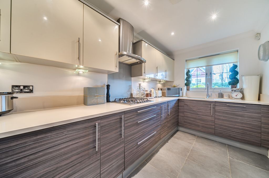 Property photo 2 of 21 1403957-11-697Caf...