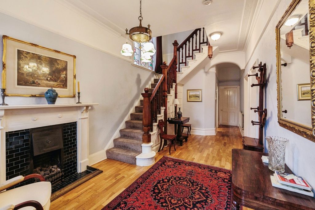 Property photo 2 of 18 Photo