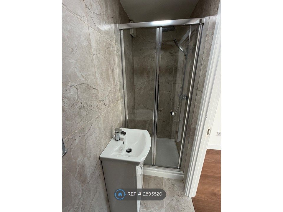 Property photo 3 of 23 Room 1 Ensuite Shower