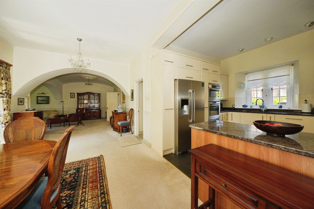 Property photo 2 of 20