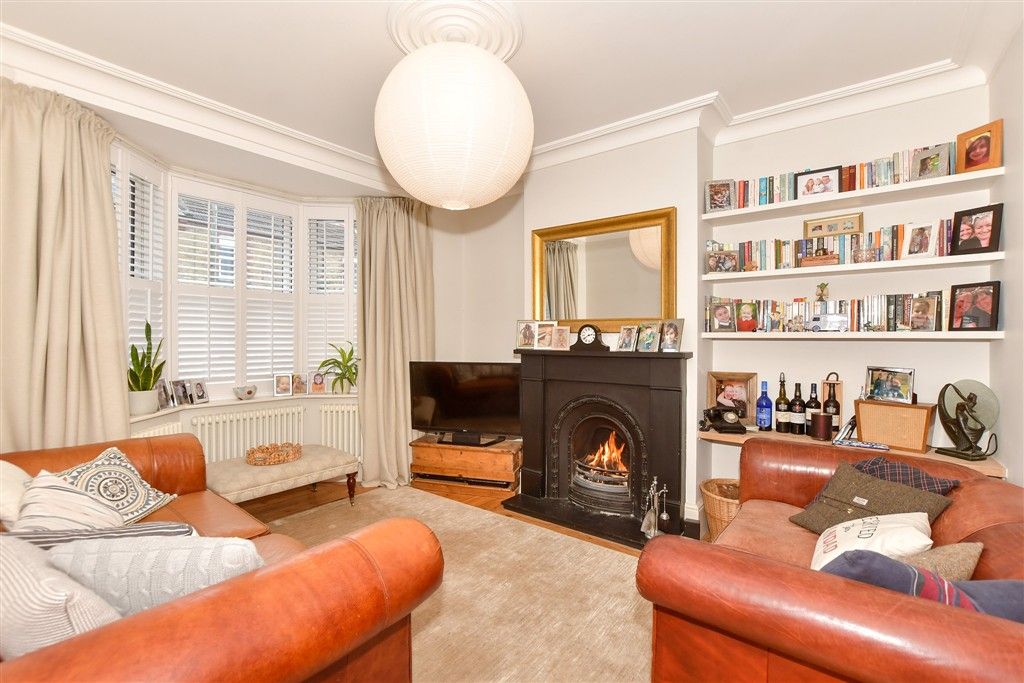 Property photo 2 of 14 Lounge