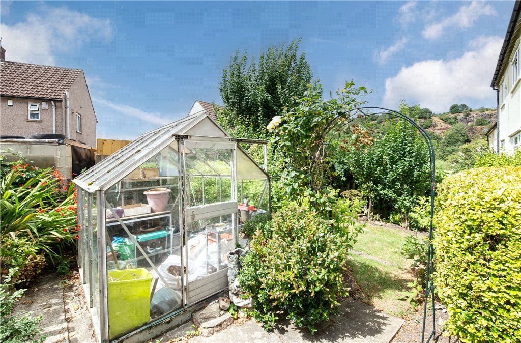Property photo 2 of 18 Gardens