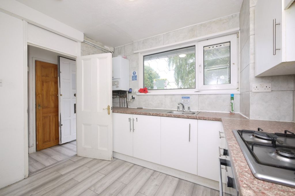 Property photo 1 of 13 4395472
