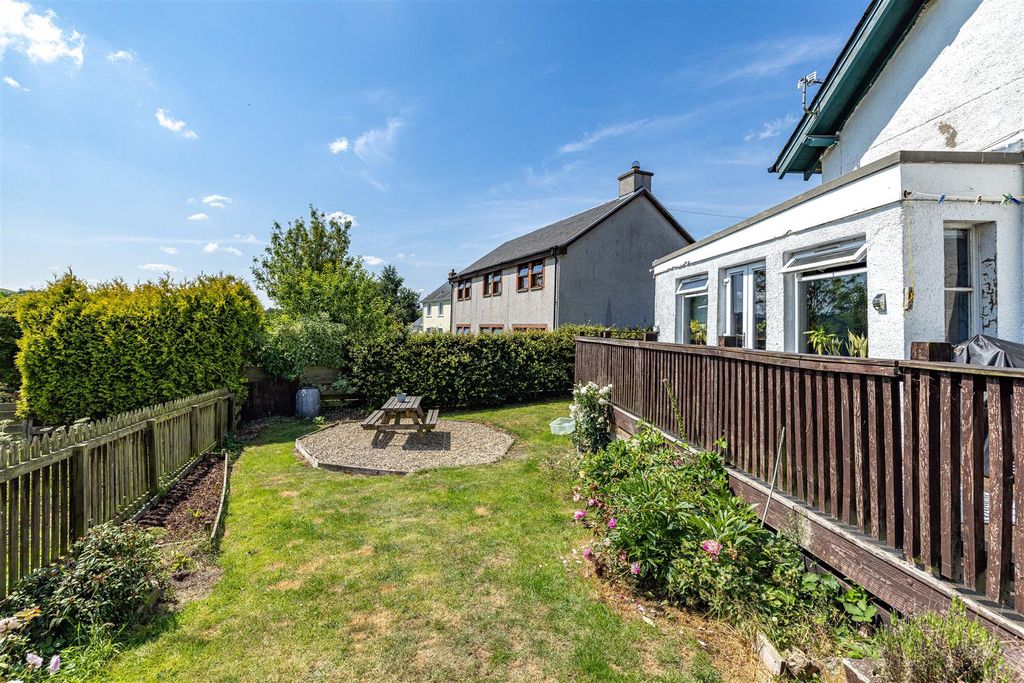 Property photo 1 of 33 The Green Lilliesleaf 62.Jpg