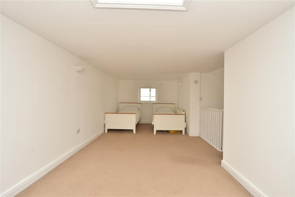 Property photo 2 of 6 Loft Room