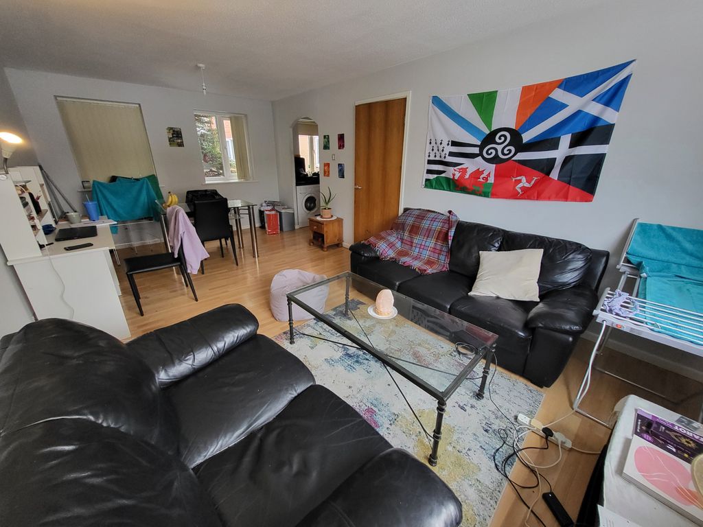 Property photo 2 of 8 Gallery