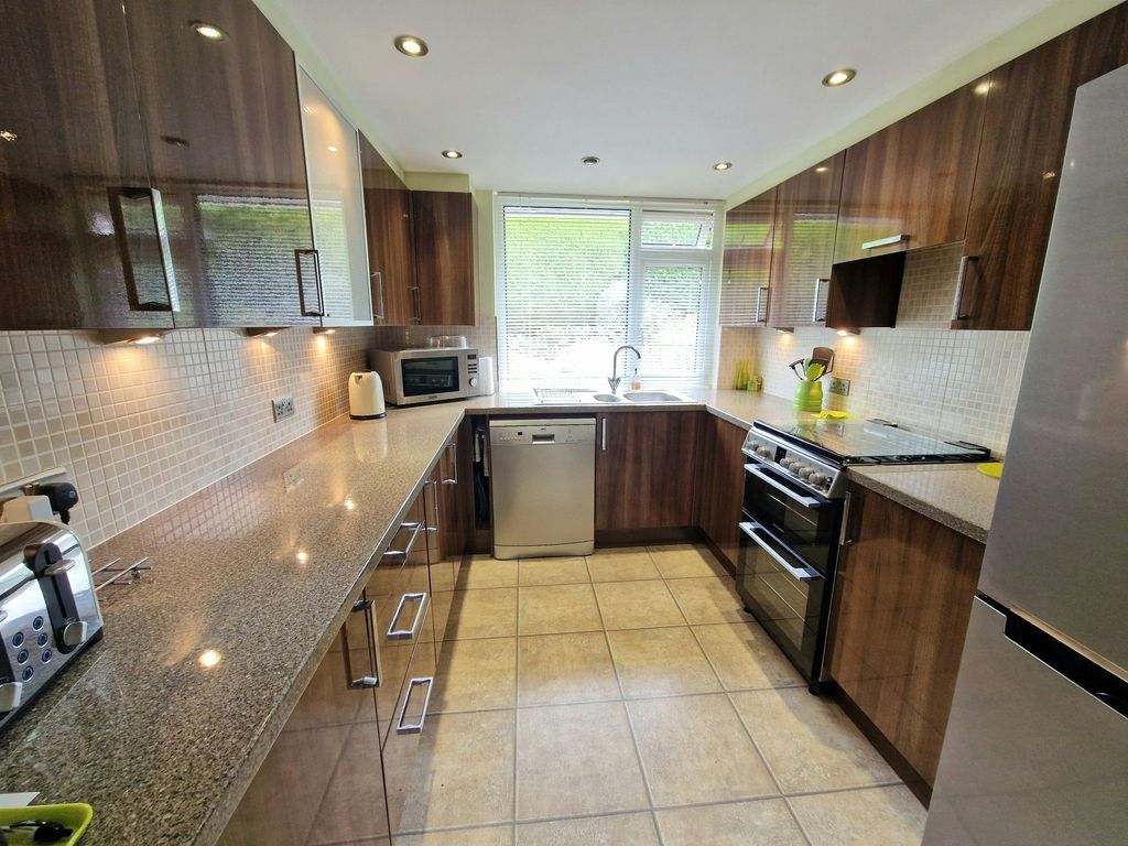 Property photo 3 of 27