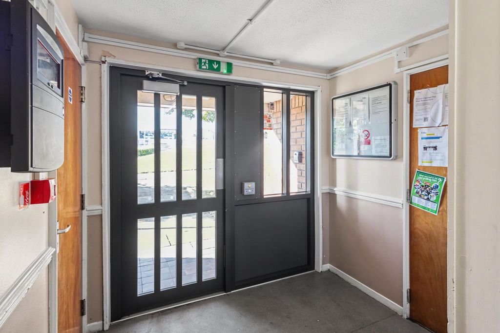 Property photo 2 of 16 1G Heddon Grove, Hawkshead, Bradford, West Yorkshire, Bd5 0Ta