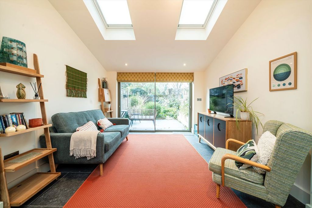 Property photo 3 of 10
