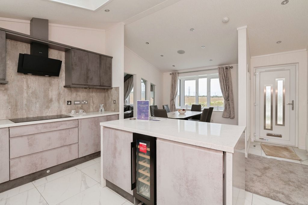 Property photo 2 of 17 Photo