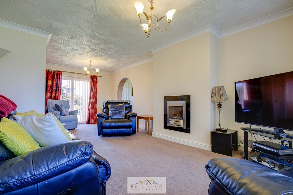 Property photo 2 of 27