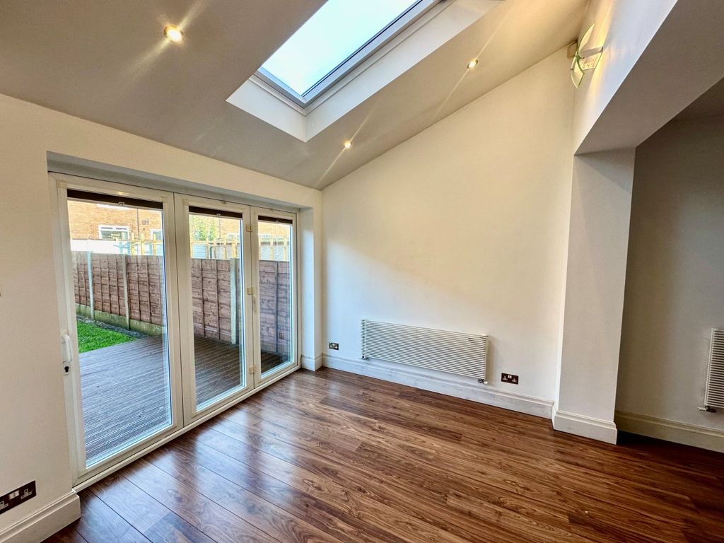 Property photo 3 of 15 Picture No. 12