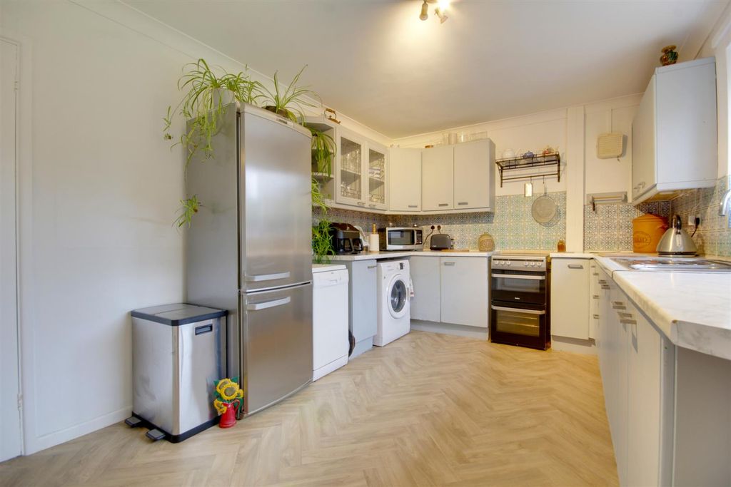 Property photo 3 of 18 Img_2829-Img_2831.Jpg