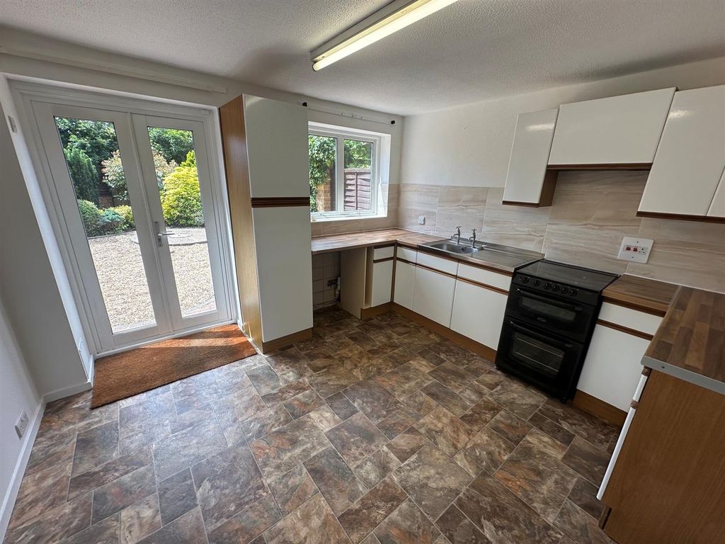 Property photo 3 of 8 Kitchen 2.Jpg
