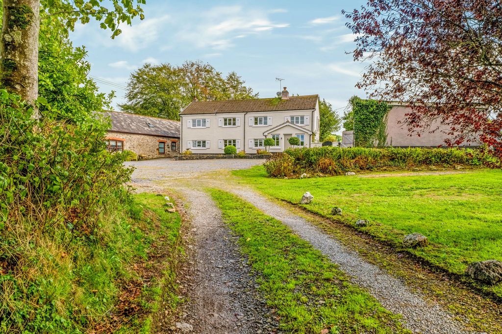 Property photo 1 of 114