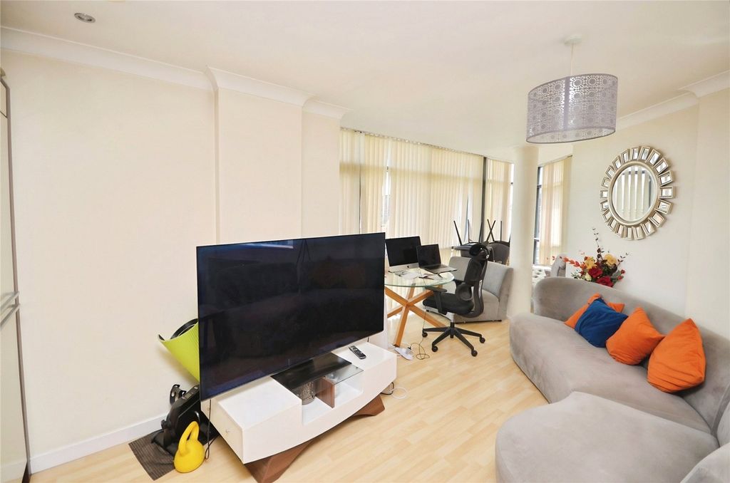 Property photo 3 of 11 Picture No. 01
