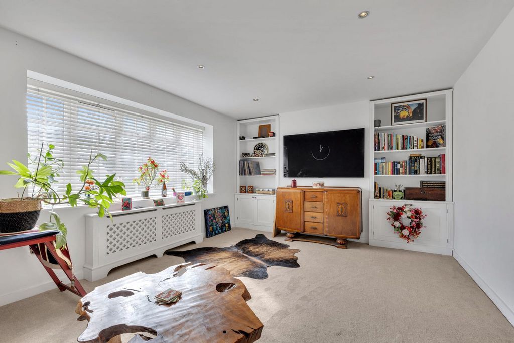 Property photo 3 of 21