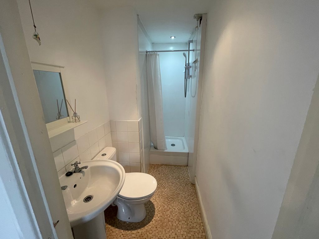 Property photo 3 of 4 Shower