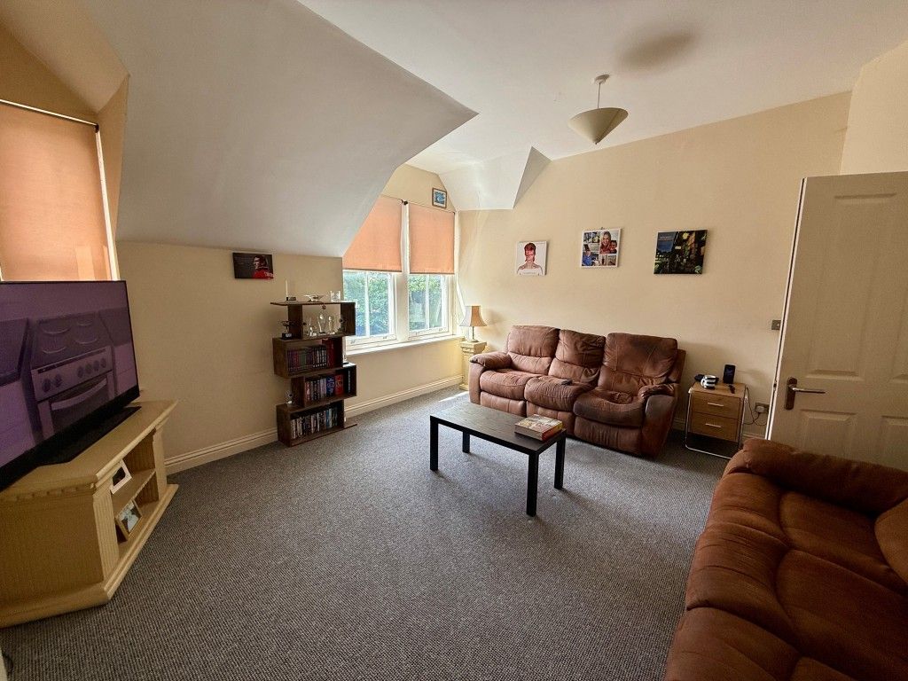 Property photo 3 of 27 James House Flat 3 Living Room