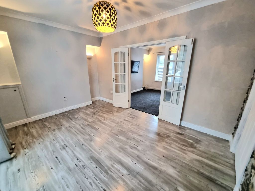 Property photo 2 of 19 Lounge