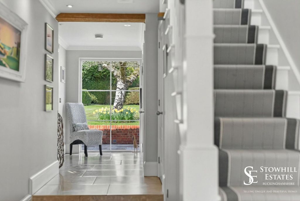 Property photo 2 of 42 Entrance Hall