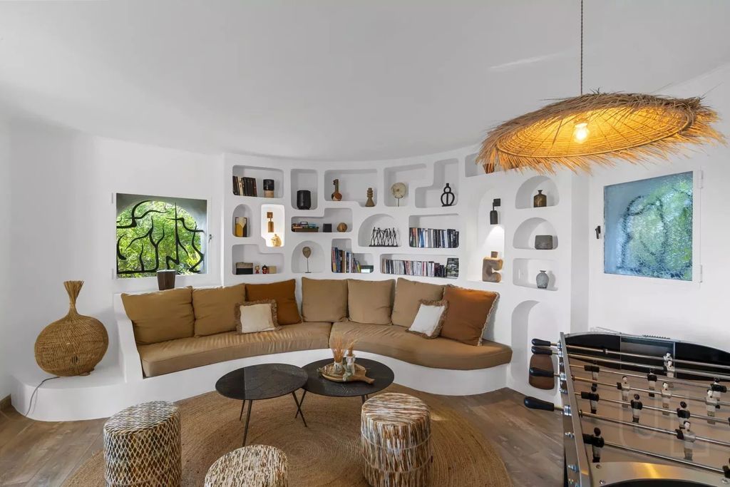 Property photo 3 of 12