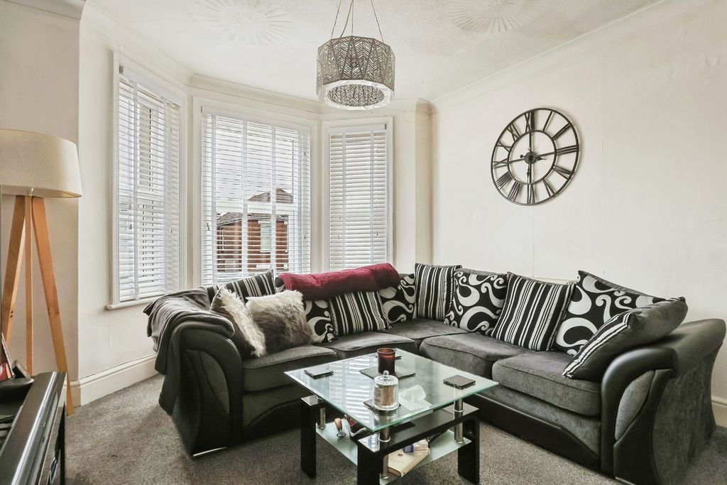 Property photo 3 of 19 Pbox-Img.Jpg
