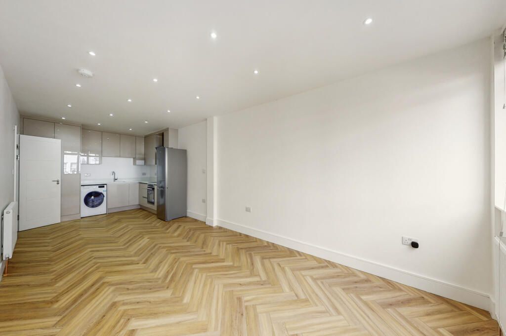 Property photo 1 of 4 Studio To Rent In W13