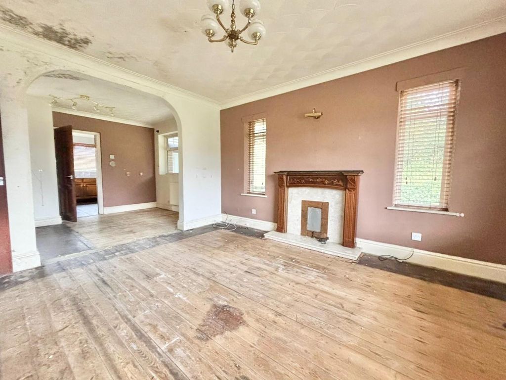 Property photo 3 of 14 E3Fa03d9-57Ea-40Db-A69d-d3F7574d6981.Jpg