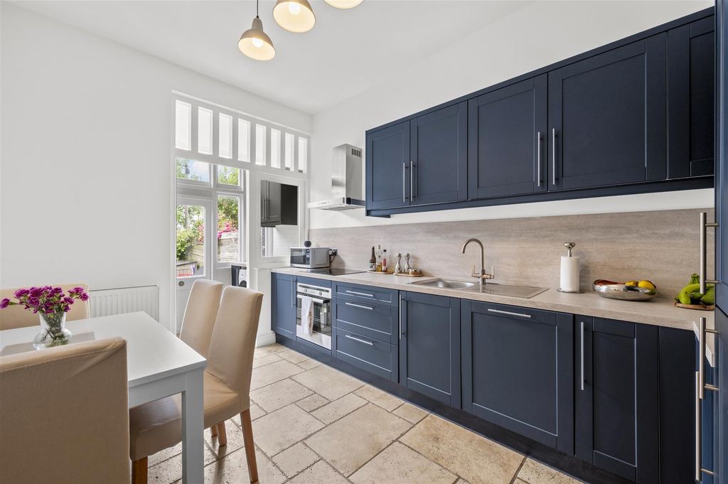 Property photo 3 of 19 86A, Melbury Gardens,5.Jpg