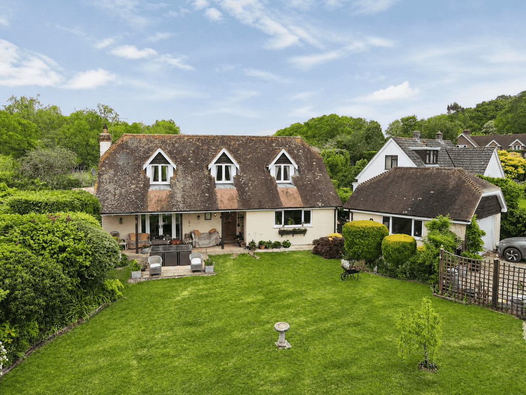 Property photo 1 of 33 4 Bed Chalet For Sale Whitmore Lane, Wimborne Bh21