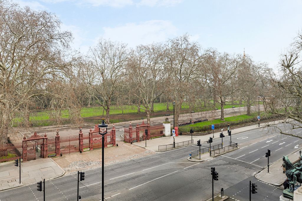 Property photo 2 of 25