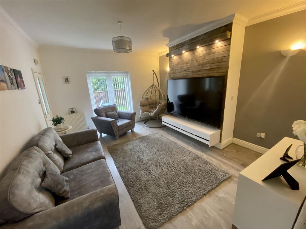 Property photo 3 of 10 Living Room