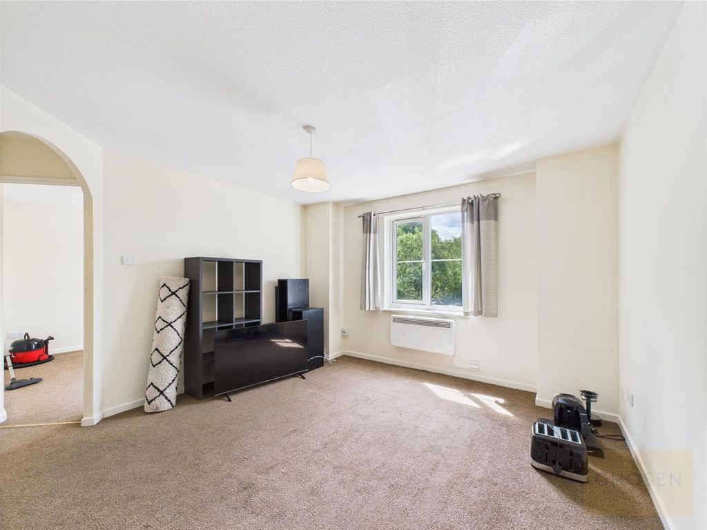 Property photo 3 of 6