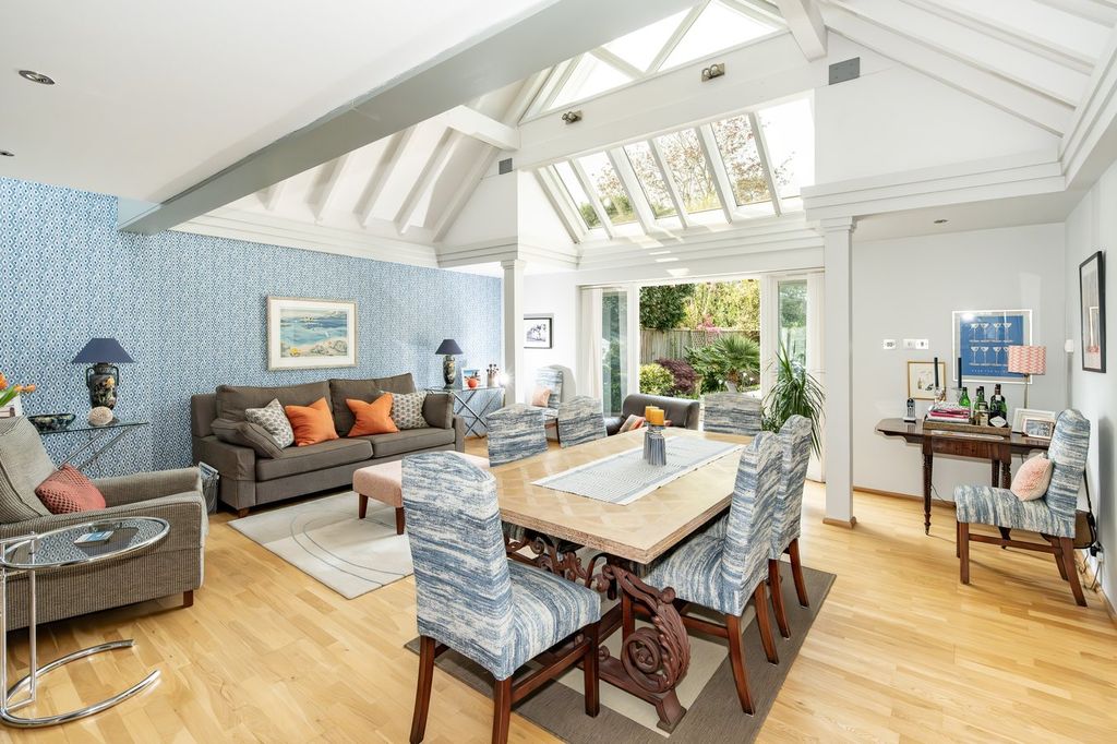 Property photo 2 of 18