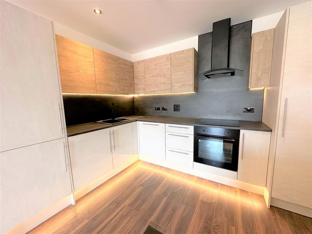 Property photo 2 of 31