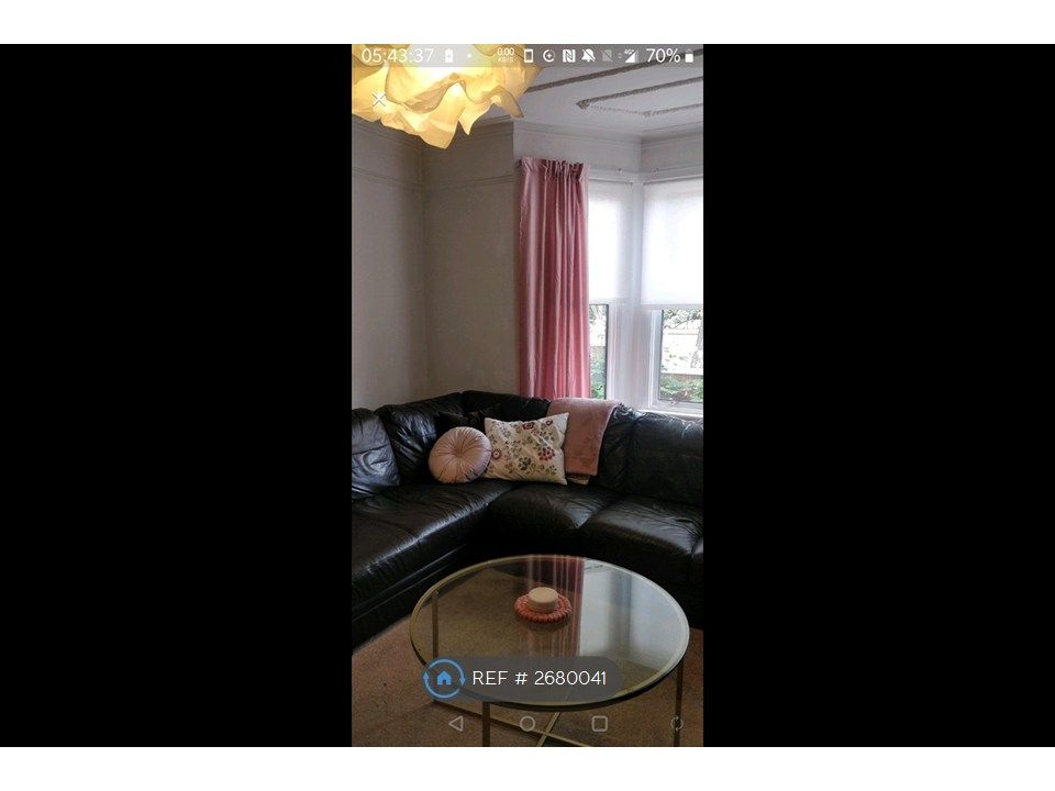 Property photo 3 of 11 Lounge