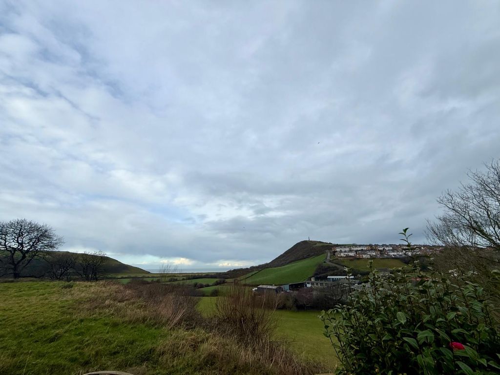 Property photo 2 of 28