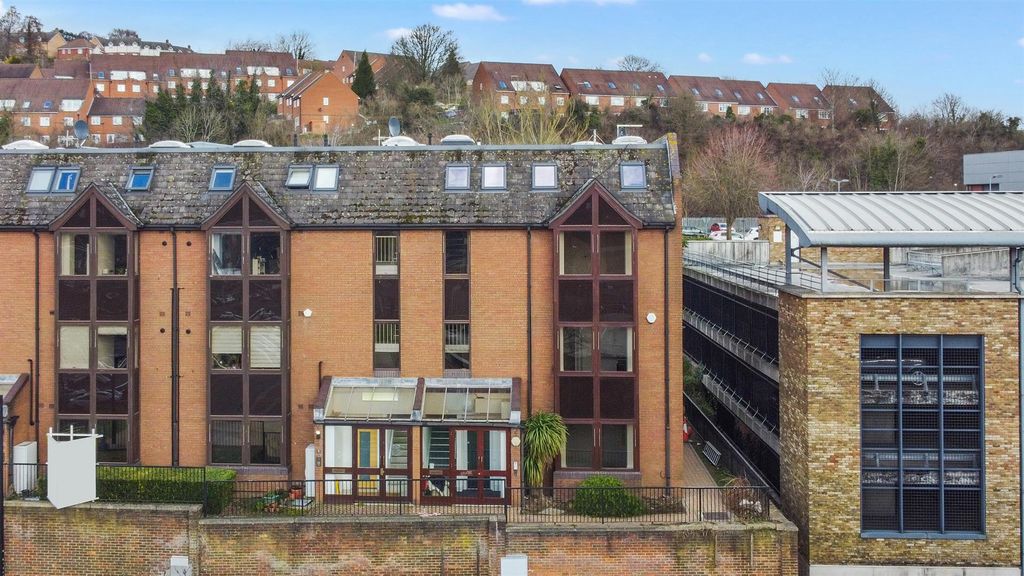Property photo 2 of 11 Ar - Buckingham Place - Drone - Exterior E.Jpg