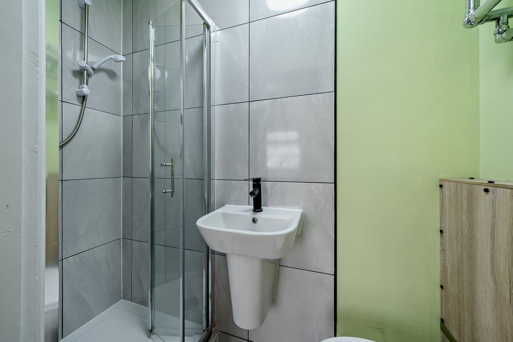 Property photo 2 of 36