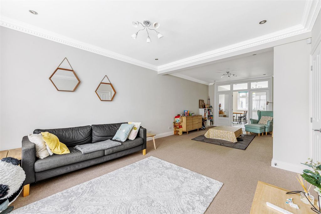 Property photo 3 of 19 72 Park View-4.Jpg